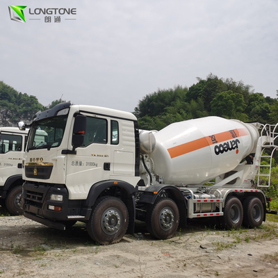 400L de olie6x4 Vrachtwagen zette het voertuig van de Concrete Mixervrachtwagen met Pomp 10 Wiel op